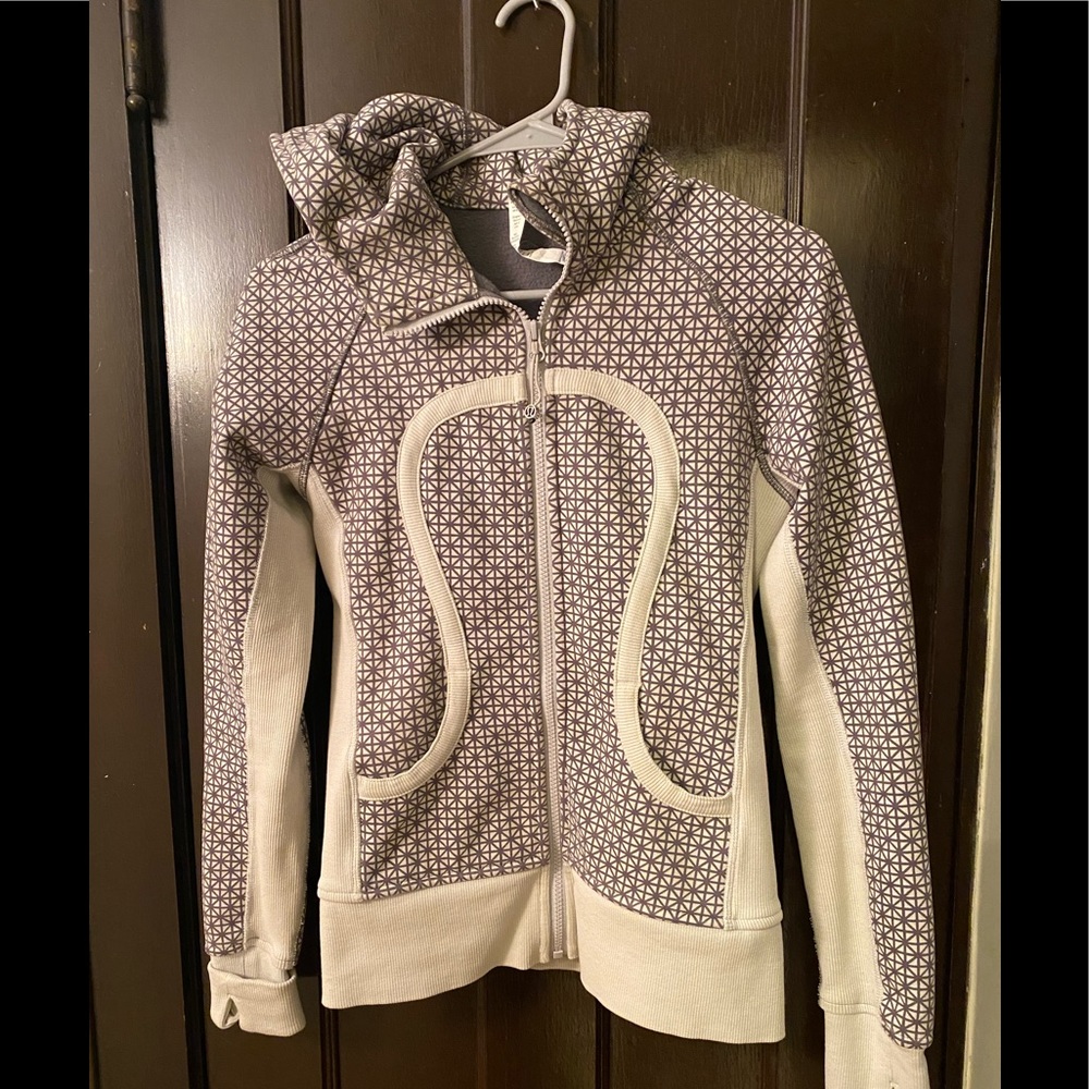 Lululemon sweatshirt